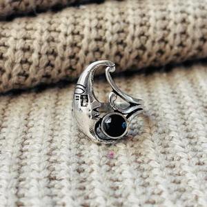 Bague Bohème Céleste Lune en Onyx Noir et Laiton, Plaqué Argent, Vintage, Croissant, Vente en Gros pour Femme - Product Image 5