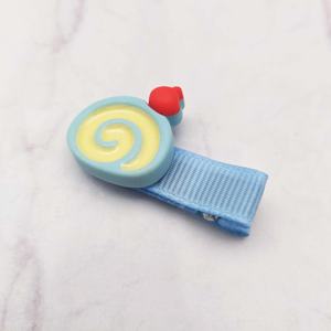 El más lindo set de pinzas para el cabello azul claro para niñas con lazo de flor 3D, diseño de pastel y dulces, cómodas y seguras - Product Image 3