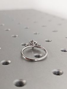 Anillo de Compromiso de Lujo con Diamantes Cultivados en Laboratorio, Corte Brillante Redondo, Oro de 14K, Fabricante de Joyería Fina - Product Image 3