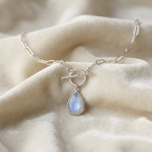 Collier pendentif en pierre de lune arc-en-ciel naturelle 22 mm, bijoux artisanaux en pierres précieuses, fermoir à bascule en laiton et argent sterling 925, vente en gros - Product Image 2