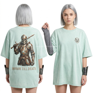 Camiseta Oversize de Algodón Verde Menta 210GSM con Lavado Ácido para Mujer, Diseño Gráfico Personalizado de Calavera y Armadura de Caballero 'Honor Till Death', Venta al por Mayor - Product Image 1