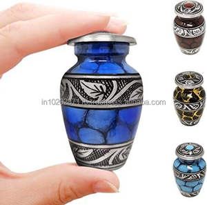 Urne souvenir en aluminium de la meilleure qualité pour les cendres conçue pour un usage personnel lors d'hommage commémoratif ou de cérémonies funéraires - Product Image 4