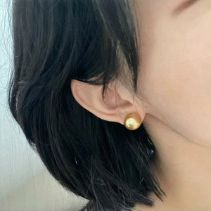 Boucles d'oreilles en perles d'or 18 carats, 12-13 mm, rondes, or naturel avec légères imperfections, boîte cadeau gratuite, boucles d'oreilles en perles - Product Image 4