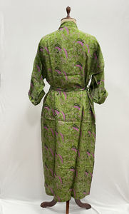 Kimono de Seda Hecho a Mano en India para Mujer, con Logotipo Frontal, Mangas Largas, Bolsillos Dobles, a Precio de Mayoreo - Product Image 3