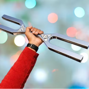 ส้อมเสียงยูนิเวอร์แซลขนาดใหญ่สำหรับการบำบัดด้วยเสียง DNA – ความถี่สองด้าน D 528Hz และ A 432Hz (ขนาดใหญ่) - Product Image 1