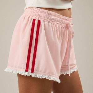 กางเกงขาสั้นผู้หญิงเอวต่ำแต่งลูกไม้ ดีไซน์ใหม่ล่าสุดสำหรับฤดูร้อน รับผลิตโลโก้ตามสั่ง - Product Image 1