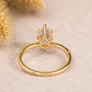 แหวนหมั้นทรงหยดน้ำแบบมินิมอลประดับเพชรเม็ดเล็กด้านข้าง แหวนทองคำแท้ 14K สำหรับเจ้าสาว - Product Image 5