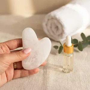 Outil Gua Sha en porcelaine blanche de qualité supérieure, plaque de massage pour le visage et le cuir chevelu, accessoire de beauté et de bien-être en céramique lisse - Product Image 2