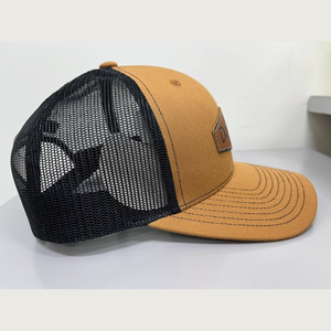 Casquette Trucker Ajustable à 6 Panneaux en Coton et Maille de Haute Qualité avec Patch en Cuir Vintage et Logo Gravé Avant et Arrière, Personnalisable - Product Image 3