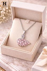 Elegante Collar con Colgante de Diamantes con Diseño de Cisne – Joyería Fina de Heerak Diamonds - Product Image 1