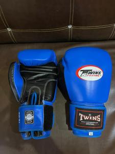 Guantes de Boxeo de Entrenamiento con Estampado Completo, Último Modelo Twins, Profesionales de Muay Thai, Cuero Genuino de Vaca, Protección UV, con Cordones - Product Image 5