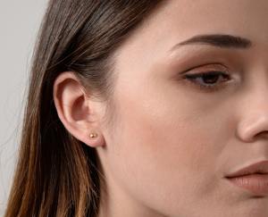 Boucles d'oreilles clous en or massif 14 carats, 5 mm, sphères rondes polies, bijoux minimalistes délicats, à porter au quotidien, cadeau pour femmes et jeunes filles - Product Image 1