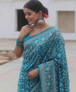 Sari de seda turquesa con borde de zari plateado, traje tradicional indio para bodas, para mujer, estilo Banarasi, largo hasta el suelo. - Product Image 4