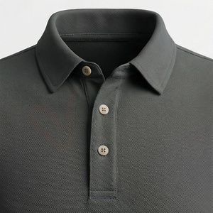 Polo à manches courtes gris foncé pour homme, 100 % polyester tricoté, respirant, design uni, logo frontal, coupe classique - Product Image 4