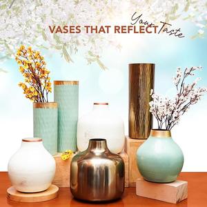 Jarrón de Metal de Diseño Moderno para Decoración Floral, Artículo de Decoración Contemporáneo para Espacios de Oficina - Product Image 1