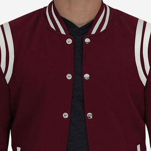 Chaqueta de Béisbol Varsity Clásica Color Granate de Alta Calidad para Hombre, con Franjas Blancas en los Hombros y Ribetes Acanalados - Product Image 5