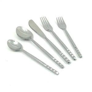 Ensemble de couverts en métal de luxe avec surface lisse, haute durabilité et apparence élégante pour les occasions spéciales - Product Image 1