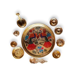 Plateau circulaire en laiton pour la puja avec cinq porte-bougies pour les activités religieuses, design durable - Product Image 3