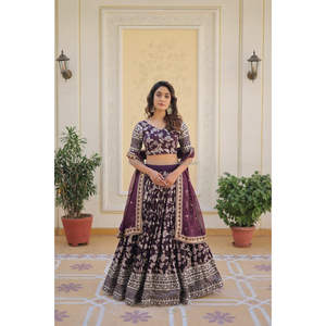 Ensemble de vêtements pour femmes teintables Lehenga Choli & Dupatta en tissu jacquard de viscose pure de créateur - Product Image 2