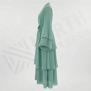 Abaya ouverte avec manches évasées et ceinture, tissu doux, idéale pour la superposition, tenues décontractées ou formelles, articles de haute qualité. - Product Image 3