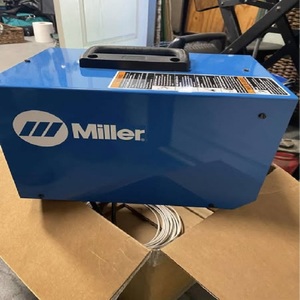 Système de soudage TIG AC/DC Miller Premium avec puissant poste de soudage MIG 252 pour acier inoxydable – Pack complet - Product Image 1