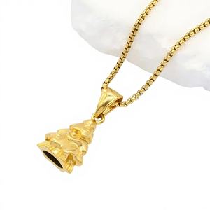 Pendentif classique pour les occasions festives, en acier inoxydable 304 avec finition plaquée or 18 carats, doté d'une élégante chaîne maille forçat. - Product Image 1