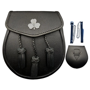 Pochette de kilt écossais Sporran en cuir véritable noir de qualité supérieure, avec emblème trèfle et trois pompons, sangle à chaîne, style traditionnel des Highlands - Product Image 1