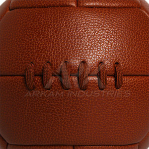 Ballon de football en cuir antique artisanal, style vintage, pour l'affichage et la collection - Product Image 6