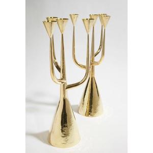 Porte-bougie en métal élégant avec une finition dorée polie et lisse, idéal pour les salles à manger de luxe et les événements décoratifs. - Product Image 1