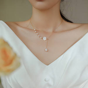Collar de Perlas Naturales de Rosa Blanca Versión Coreana para Mujer, Diseño Francés Retro, Cadena de Clavícula de Doble Uso - Product Image 1