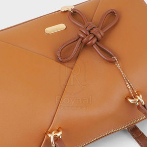 Sac à main en cuir tendance pour usage extérieur, imperméable, avec logo personnalisé, léger, best-seller - Product Image 5