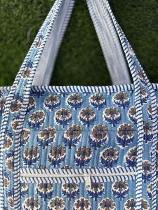 Sac fourre-tout matelassé en coton de qualité export, fait main, imprimé floral, sac à bandoulière, sac de transport écoresponsable, vente en gros pour cadeau - Product Image 3
