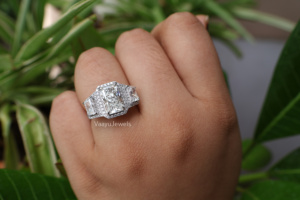 Bague de fiançailles en diamant de culture radiant taille radiant à trois pierres, design halo pavé en or 10K 14K 18K et argent 925 935 - Product Image 2