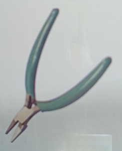 Pince à bec effilé en acier inoxydable verte pour la fabrication de bijoux (boucles d'oreilles, colliers, bagues, bracelets) - Product Image 3