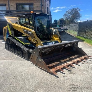 Cargadora compacta de servicio pesado ASV RT 135 diseñada para trabajos de construcción con sistema de bomba hidráulica, motor y caja de cambios Eaton - Product Image 5