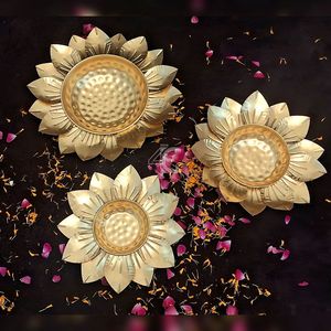 Bol Urli en laiton finition antique pour fleurs flottantes, bougies, décoration traditionnelle de la maison et idées de présentation festive - Product Image 6
