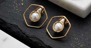 Boucles d'oreilles clous vintage géométriques en laiton plaqué or avec perles d'imitation serties clos pour femme, cadeau de fête - Product Image 3