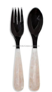 Servidores de ensalada de resina modernos 2025, juegos de utensilios de cocina y utensilios de cocina, servidores de ensalada hechos a mano de La India - Product Image 2