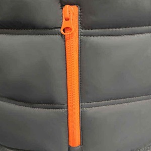 Veste matelassée légère à capuche pour homme, vêtement d'extérieur chaud et isolé pour l'hiver, avec fermeture éclair intégrale et poches latérales - Product Image 3