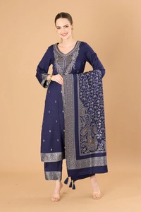 Colección de invierno Dilkash exclusiva de Safaa, la más vendida, con prendas de diseñador de tela cálida de alta calidad para mujer, disponible para la venta. - Product Image 4