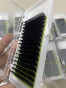 Extensions de cils brun foncé aspect naturel vs plateaux de cils noirs, cils individuels en cachemire doux mat brun, marque privée - Product Image 3