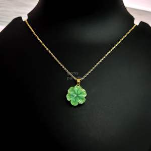 จี้รูปดอกไม้แคลซิโดนีสีเขียว AAA สร้อยคอคริสตัลรูปดอกไม้สำหรับผู้หญิง จี้พลอยแคลซิโดนีสีเขียวแกะสลักด้วยมือ ขายส่ง - Product Image 2