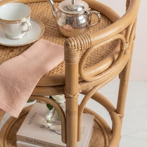 Carrito de bar móvil moderno estilo boho de ratán natural de 2 niveles, mesa redonda para servir bebidas, para el hogar, hotel, restaurante, bar. - Product Image 4