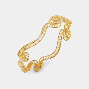 Brazalete Abierto de Oro y Diamantes con Diseño Escultural de Ondas y Rejilla - Product Image 1