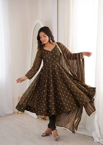 Lanzamiento de un nuevo diseño de moda Bollywood: Gwon&Pent&dupatta, listo para usar. - Product Image 3