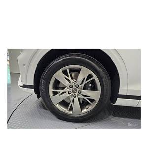 Genesis GV70 2.5T 2024 Gasolina AWD con 20,524 km, Volante a la Izquierda, Caja de Cambios Automática, Asientos de Cuero, Cámara Trasera - Product Image 5