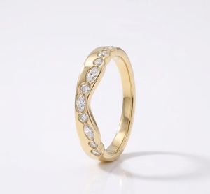 Bague de mariage large en or massif 14 carats, courbée, avec diamants de laboratoire marquise et ronds, en forme de U, style chevron, épaisse, pour femme - Product Image 6