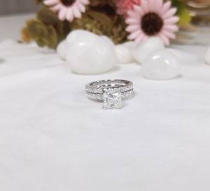 Bague de fiançailles Lurba Jewels en or blanc massif 14 carats avec diamant de laboratoire taille princesse 2 carats certifié IGI, luxe pour femme - Product Image 3