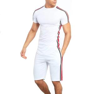 Ensemble deux pièces blanc pour hommes, t-shirt à manches courtes et short à rayures rouges et noires, vêtements de sport décontractés d'été, design personnalisé - Product Image 3
