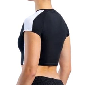 Camiseta Corta Deportiva para Mujer, Color Negro con Bloques de Color, Manga Corta, Corte Ajustado, Ropa Deportiva Informal, Venta al Por Mayor - Product Image 5